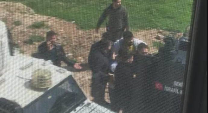 DEDAŞ şikayet etti, işgalci polisler darp ederek gözaltına aldı