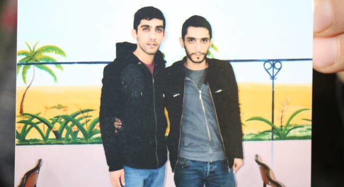 Açlık grevi direnişinde ki oğluyla Kürtçe konuştuğu için telefonu kapatılıyor