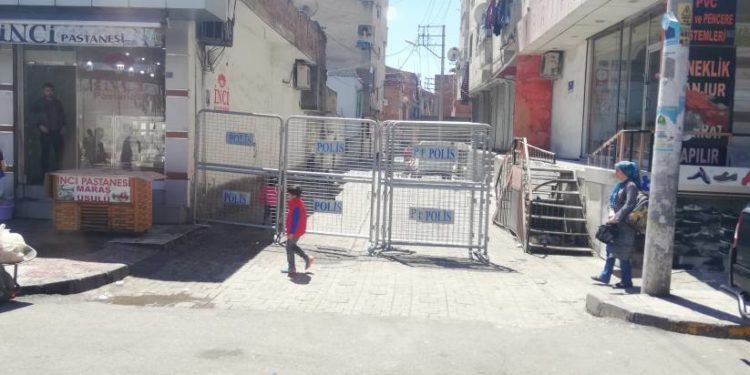 Amed E tipi cezaevi işgalci polisler tarafından ablukaya alındı