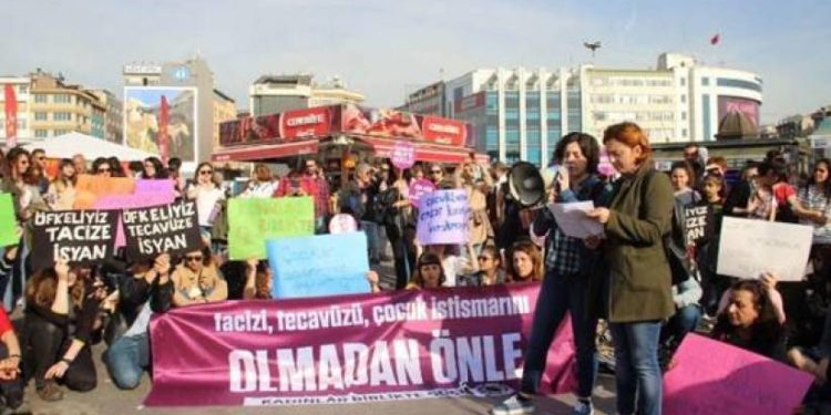 Kadınlar: İsyan Ediyoruz!