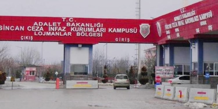 Açlık grevindeki tutsaklardan gardiyanlar hakkında suç duyurusu