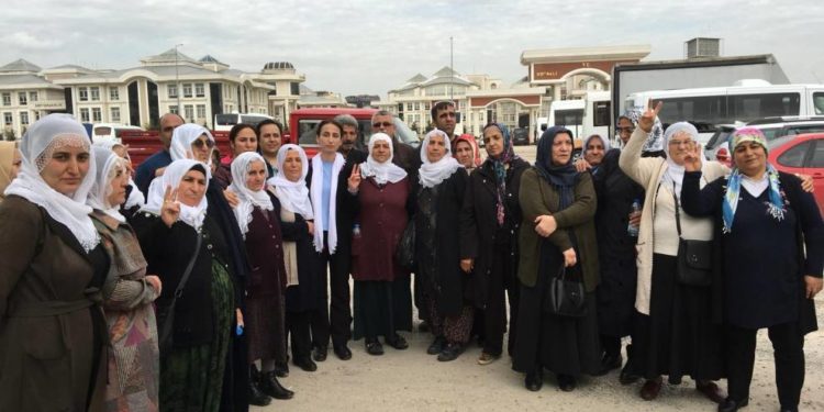 Aileler Kocaeli Valiliği önünde açıklama yaptı