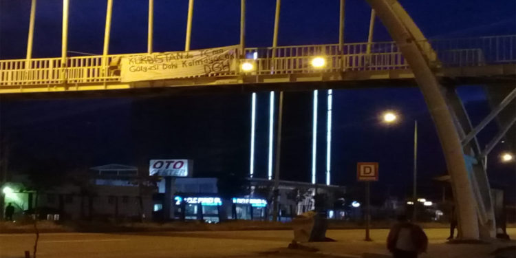 DGH’den “Kürdistan’da TC.’nin gölgesi dahi kalmayacak!” yazılı pankart eylemi