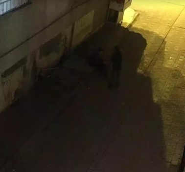 ÖZEL – Amed’de işgalci polis uyuşturucu satıcılarını gözaltına alıp, iki sokak ötede bırakıyor