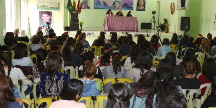 Yekîtiya Jinên Ciwan Kobanê’de ilk konferansını gerçekleştirdi