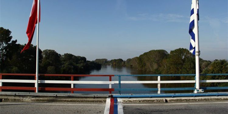 Yunan polisi, Avrupa’ya geçmek isteyenleri faşist Türk devletine teslim etti