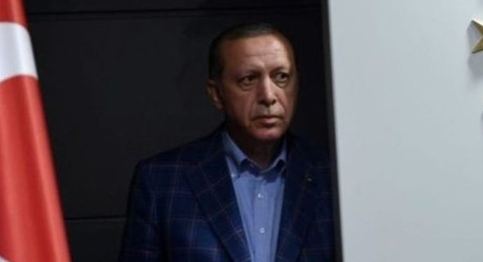 Korktuğu başına gelmek