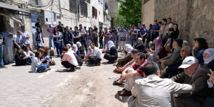 Amed’te tutsak yakınları eylemde