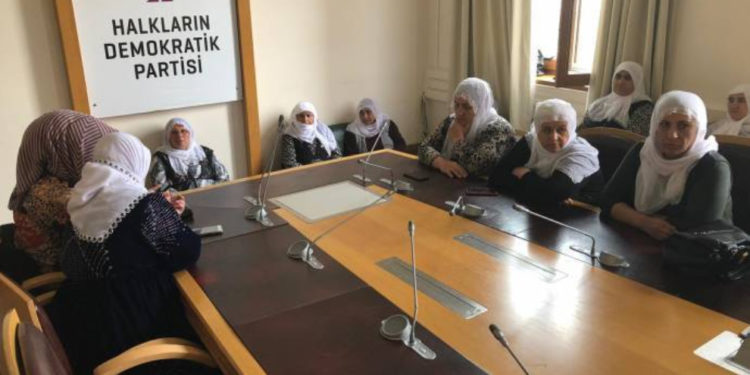 Annelerin meclisteki eylemi üçüncü gününde