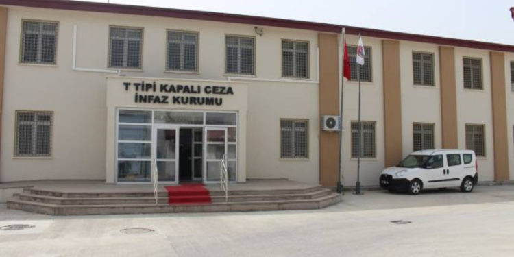 Menemen’de 3 direnişçi hastaneye kaldırıldı