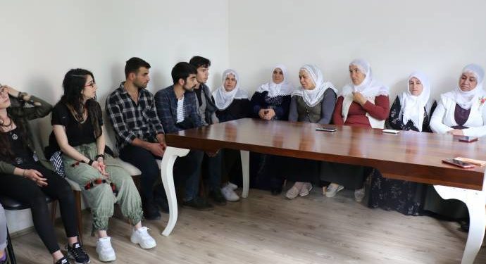 Gençlik Meclisi anneleri ziyaret etti