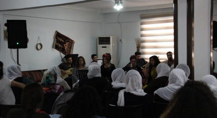 Amed’de kadınlar Hozan Mizgin’i andı