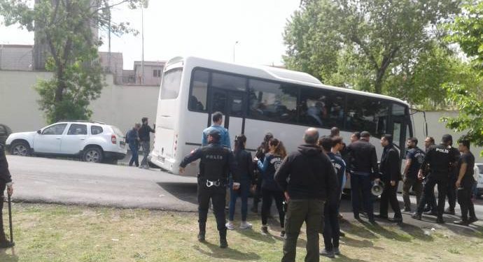 Bakırköy’de tutuklu yakınlarına saldırı: 15 gözaltı