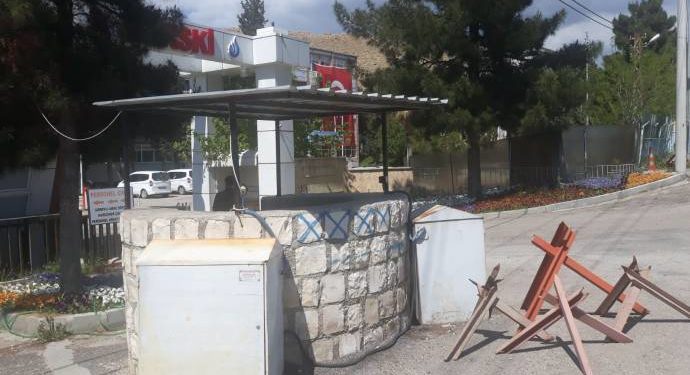 Mêrdîn Büyükşehir Belediyesi işgalci polis ablukasında