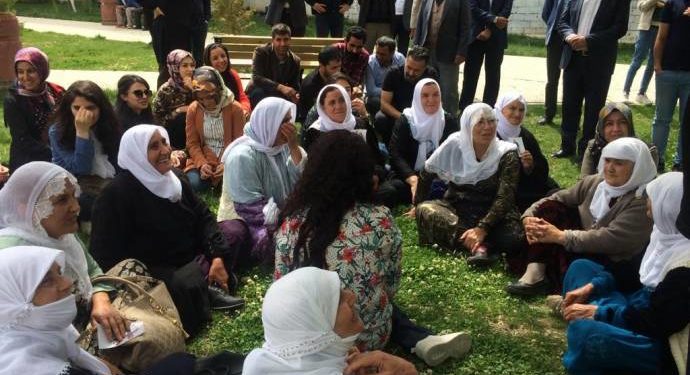 Direnişçi yakınları İstanbul ve Wan’da alanlarda