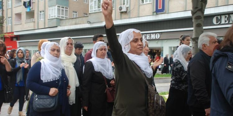 Anneler engel tanımadı: Eylemlerini yürüyerek tamamladı