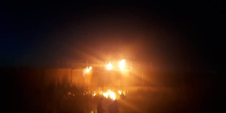 SON DAKİKA – Rojava gençliği işgal duvarına molotoflu eylem gerçekleştirdi