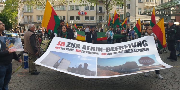 Almanya’da gençler tecride ve işgale karşı yürüdü