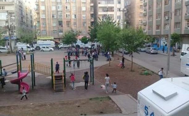 Amed’de yeryüzü sofrasında buluşan yurttaşlar ablukaya alındı