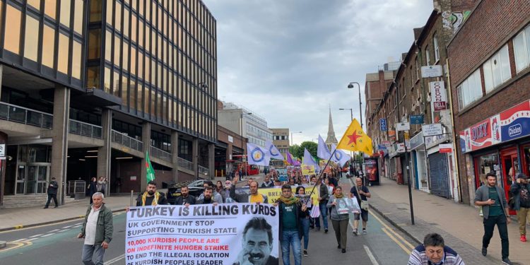 Londra’da Ciwanên Şoreşger tecride karşı yürüdü