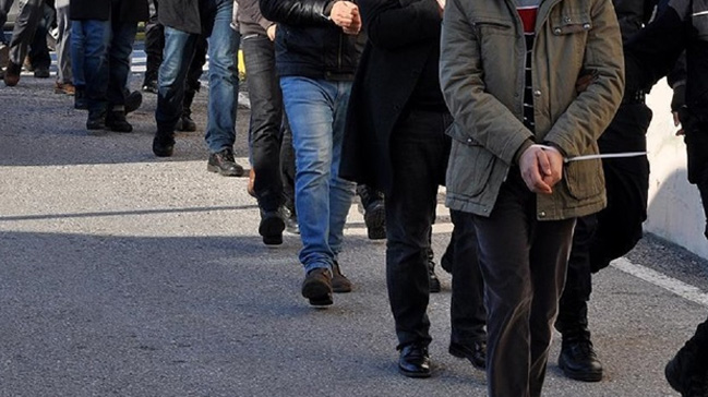 İzmir’de 5 yurttaş tutuklandı