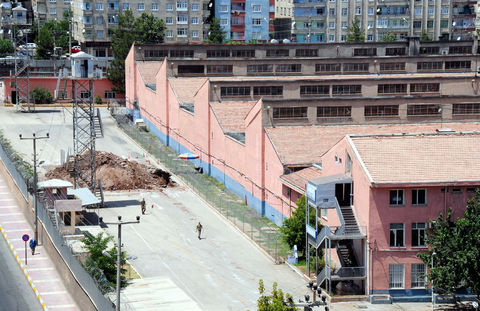 Amed E Tipi’ndeki siyasi tutsakların tümü sevk edildi