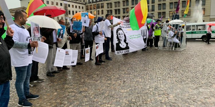 JCA ve TCŞ Berlin’de Alman polisine rağmen tecride karşı eylemde