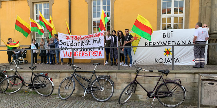 Alman Dışişleri Bakanı Kürt genç kadına cevap veremedi