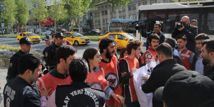 Taksim’e yürümek isteyen 17 kişi gözaltına alındı