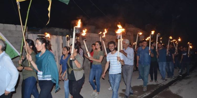 Mexmurlu gençler, işgalci Türk devletinin saldırılarına karşı yürüdü