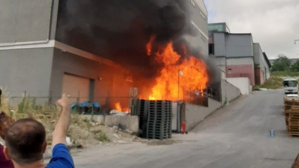 İstanbul’da ‘Nedeni Bilinmeyen’ büyük yangın!