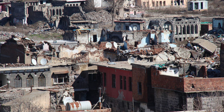 Sur davasında Kürtçe savunma yapamayan sanıklar salondan çıktı