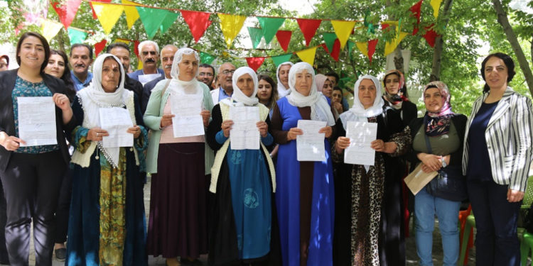 Direnişçi annelerine para cezası kesildi