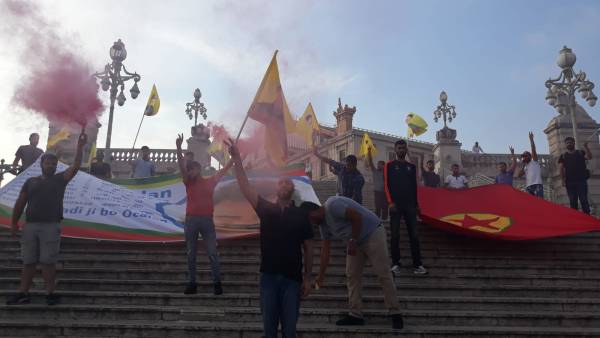 Marsilya’da gençler işgale karşı eylemde