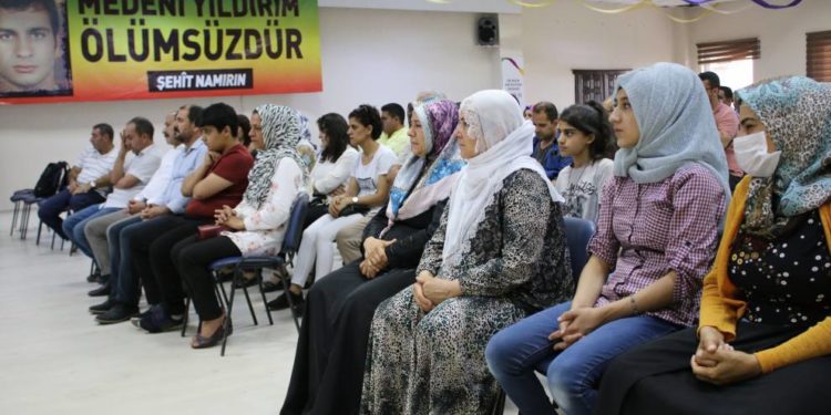 Medeni Yıldırım mezarı başında anıldı