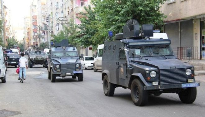 Amed’de işgalci Türk polisleri 67 yaşındaki anneye saldırdı