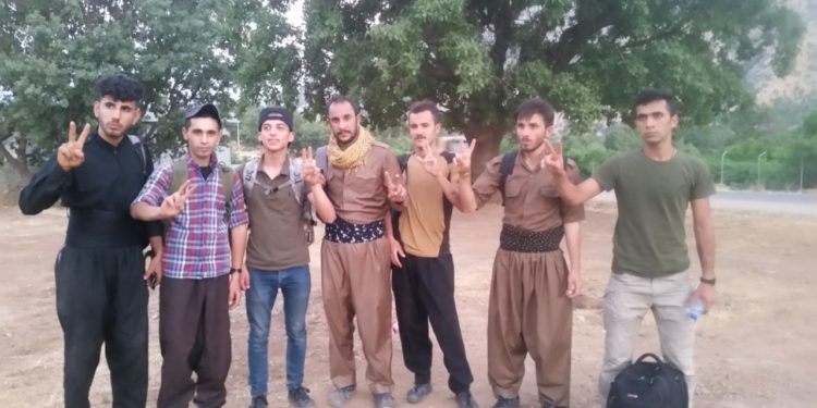 Canlı kalkan eylemindeki gençler Bradost’ta doğru yola çıktı