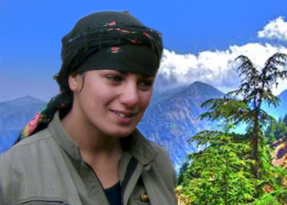 Yalnız ağacın gölgesinde bir çift göz