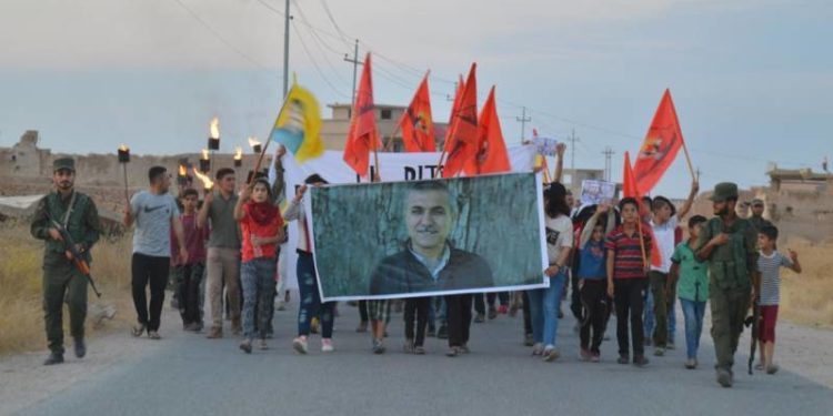 Êzidî gençler şehit Helmet için yürüdü