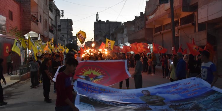 Ciwanên şoreşger meşaleli yürüyüş ile Rojava Devrimi’ni kutladı