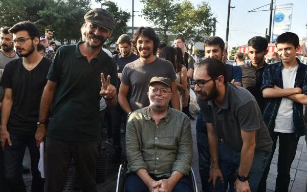 Direnen işçiler kazandı