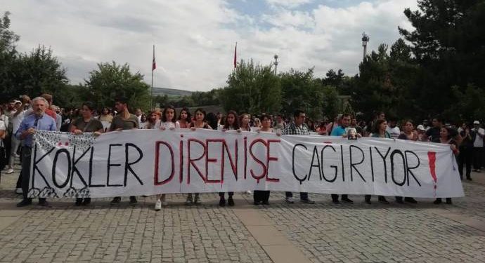 ODTÜ’lüler: ‘Öğrencilerin hak ve özgürlüklerini yok sayan AKP’nin ‘Truva Atı’dır.’
