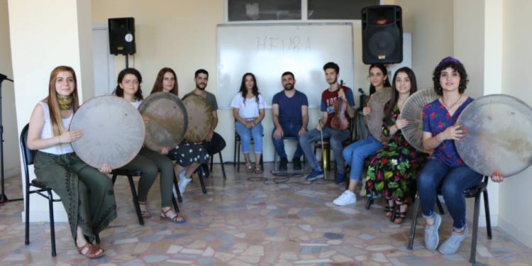 Popüler kültüre ezgileriyle direnç gösteriyorlar