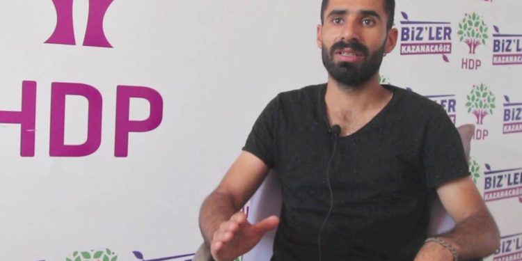 Gençlik Meclis üyesi faşist Türk polisleri tarafından kaçırıldı: Ajanlık dayatması