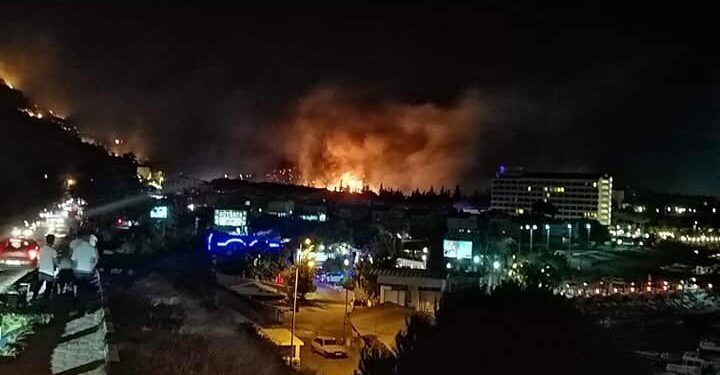 Turizm bölgesinde büyük yangın!