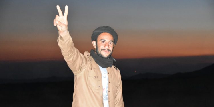 KDP Asayişi canlı kalkan eylemcisi genci gözaltına aldı