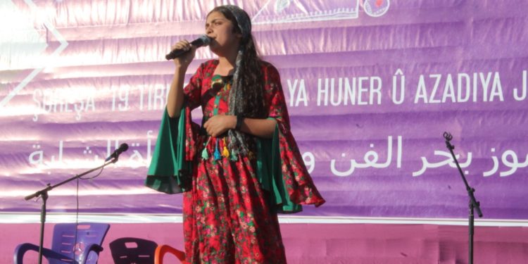 Genç Kadın öncülüğünde Rojava devrimi kutlandı