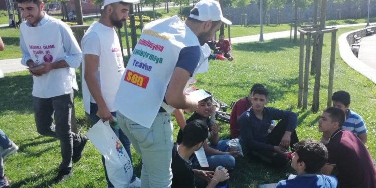 Arnavutköy’de Gençler “Bağımlı olma, özgür ol’ bildilerini dağıttı