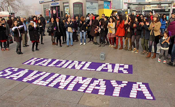 Tacizciye özsavunma ile cevap verdi