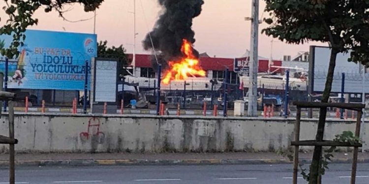 SON DAKİKA – HBDH Milisleri: İstanbul ve İzmir’de Lüks Yatları Ateşe Verdik